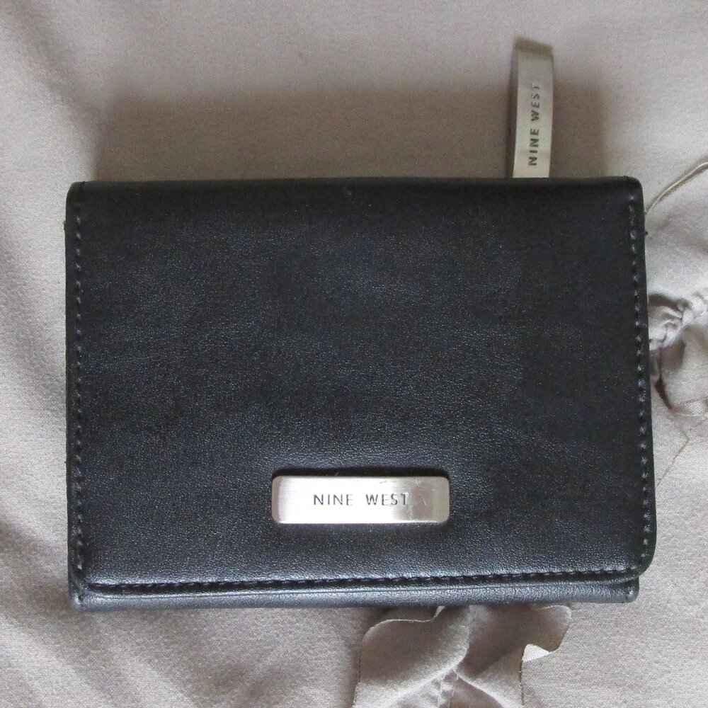 leather tri-fold wallet